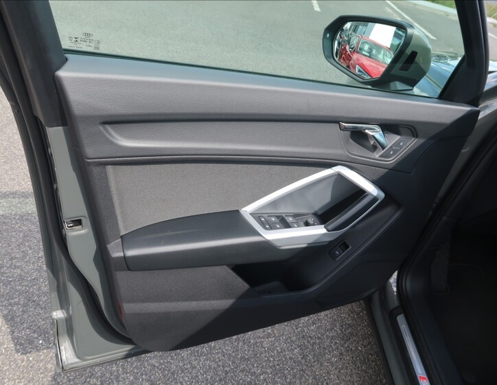 Audi Q3 19