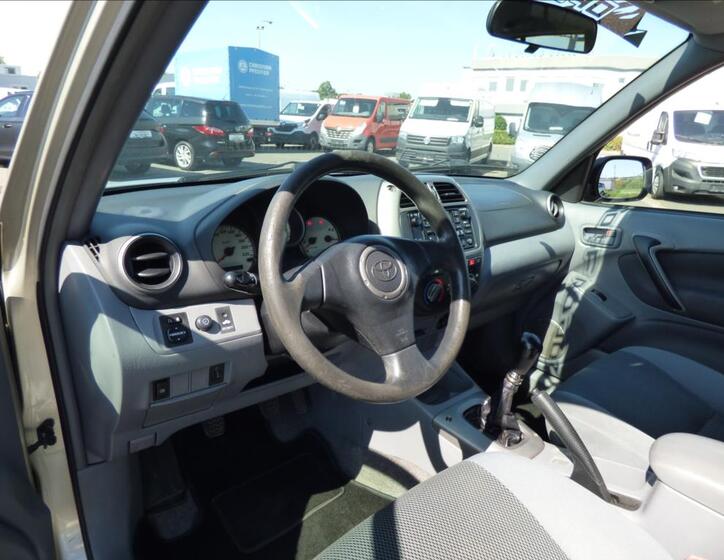 Toyota RAV4 12
