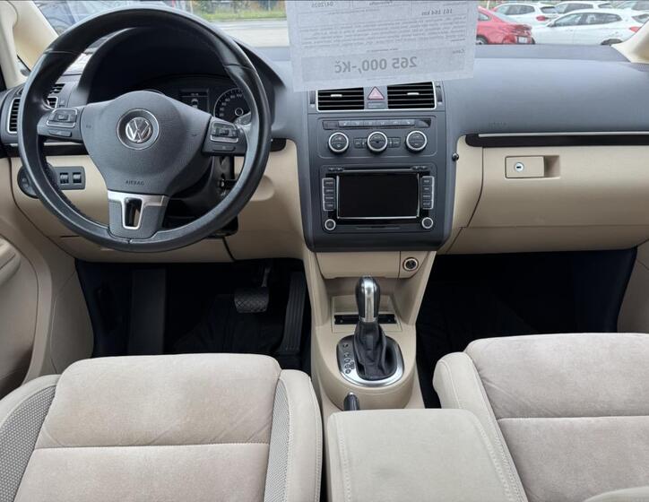 Volkswagen Touran 8