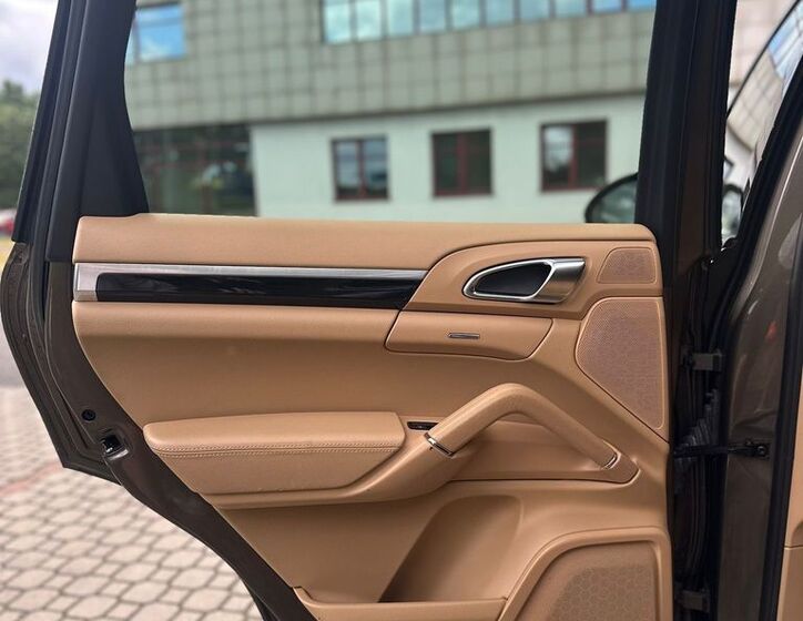 Porsche Cayenne 12