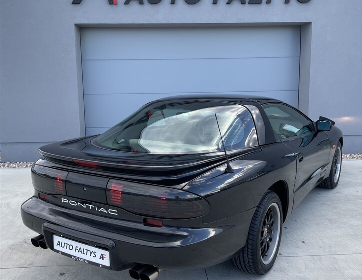 Pontiac Firebird 3