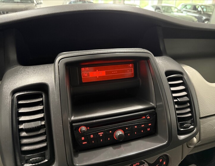 Renault Trafic 10