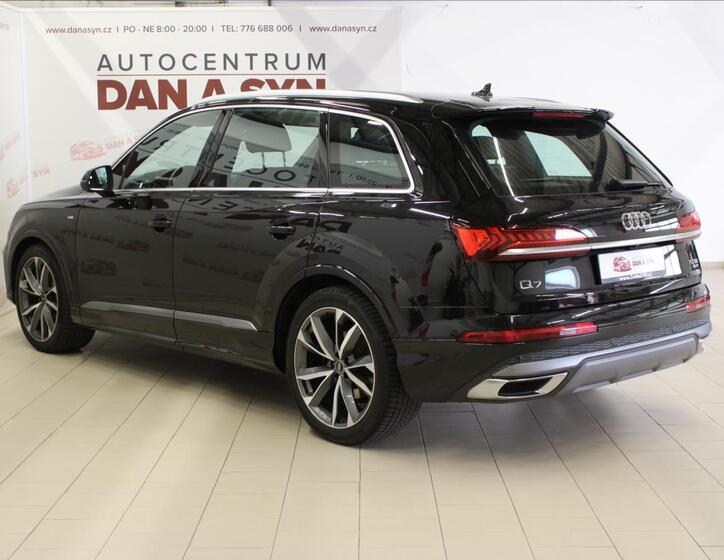 Audi Q7 6