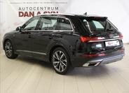Audi Q7 6