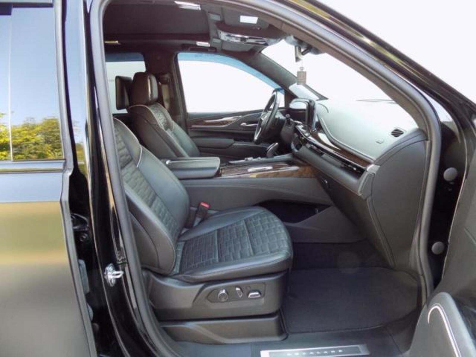Cadillac Escalade 17
