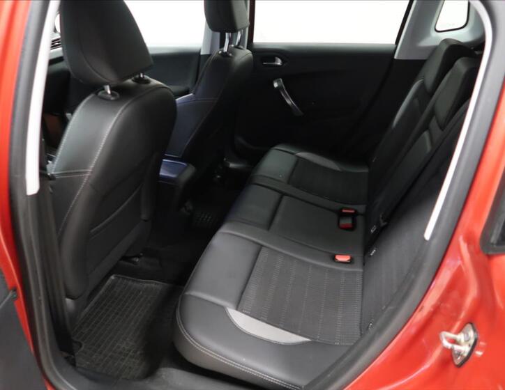 Peugeot 2008 8