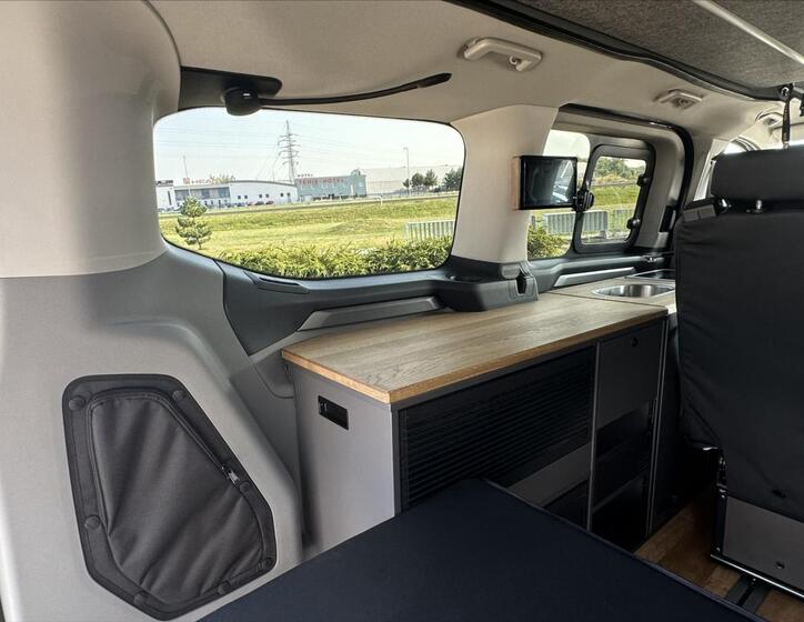 Ford Tourneo Custom 14