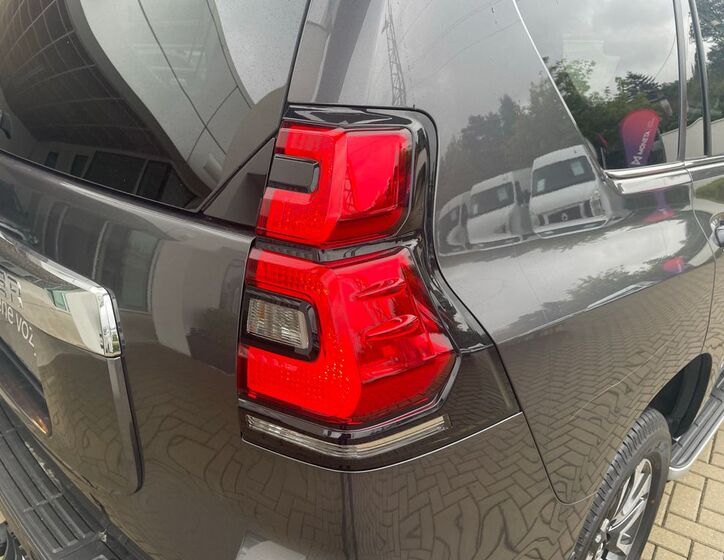 Toyota Land Cruiser 28
