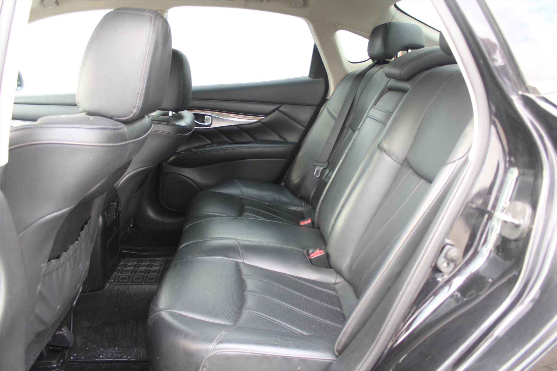 Infiniti Q70