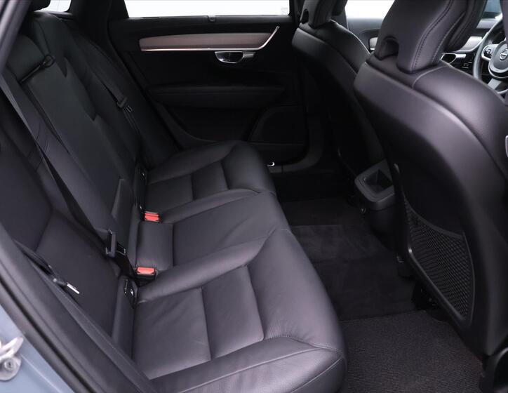 Volvo V90 16