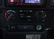 Land Rover Defender 23