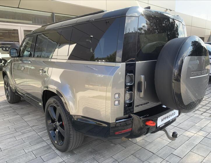 Land Rover Defender 6