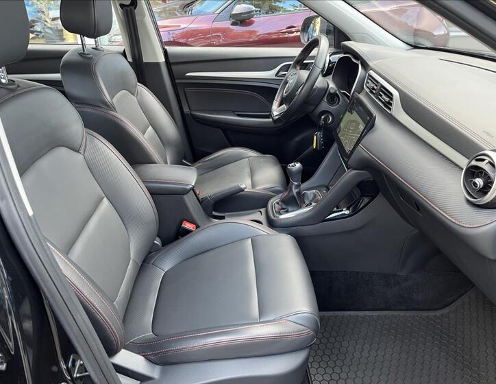 MG ZS 17