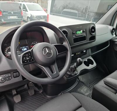 Mercedes-Benz Sprinter 9