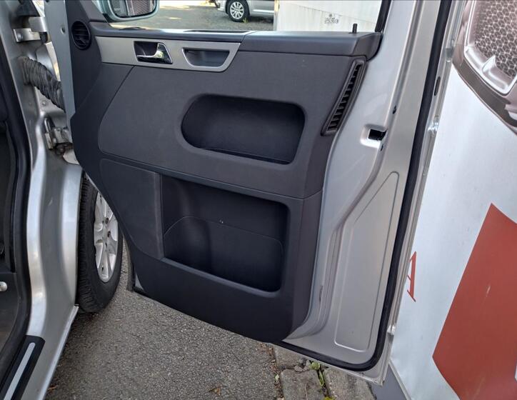 Volkswagen Multivan 18
