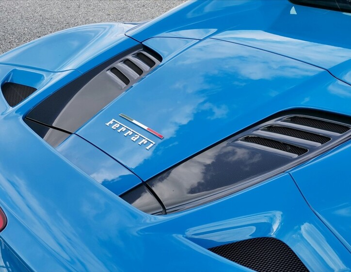 Ferrari F8 12
