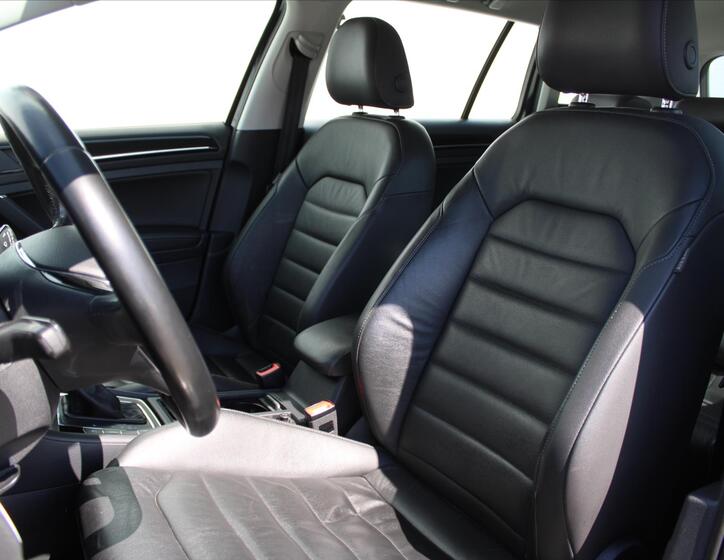 Volkswagen Golf 10
