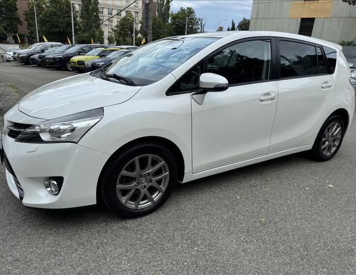 Toyota Verso 3