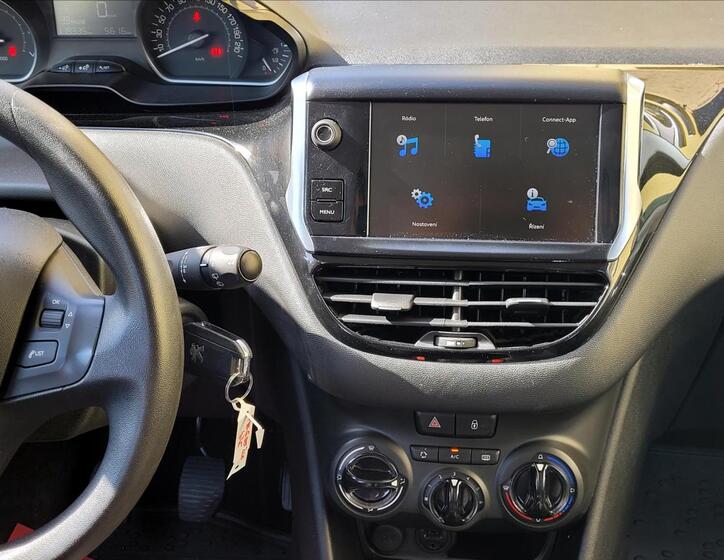 Peugeot 208 32