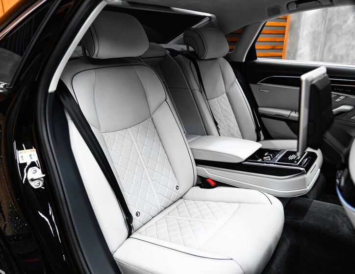 Audi A8 30