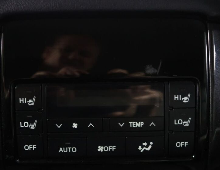 Toyota Land Cruiser 16