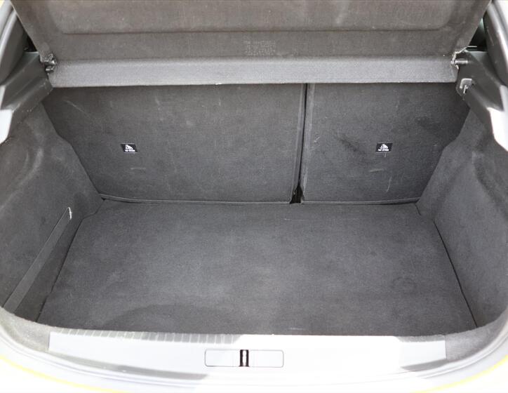 Peugeot 208 10