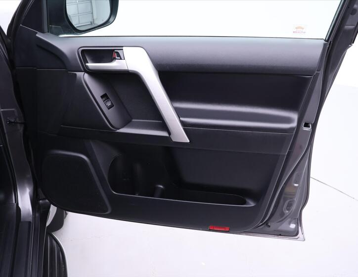 Toyota Land Cruiser 12