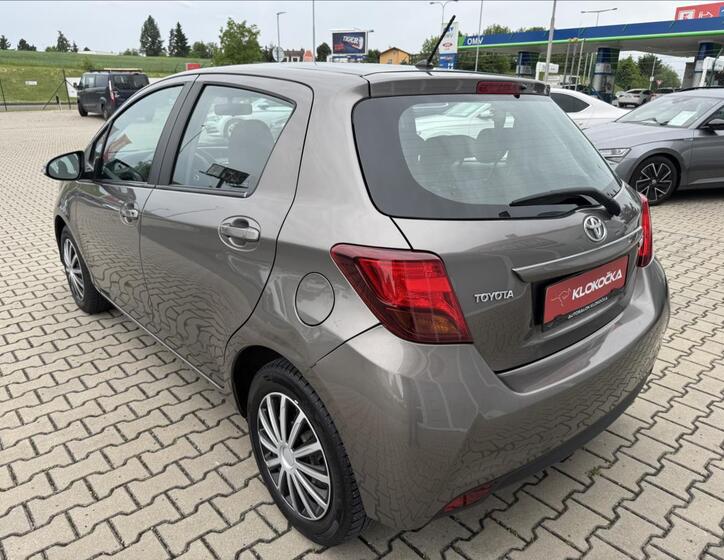 Toyota Yaris 5