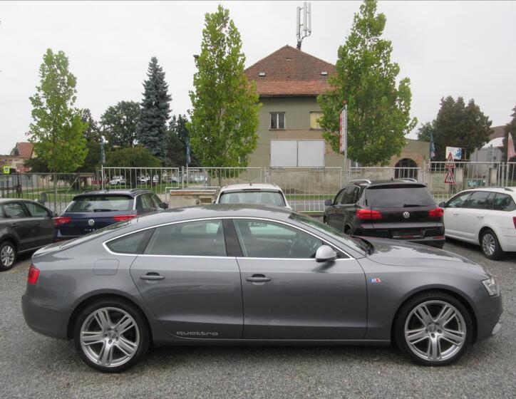 Audi A5 4