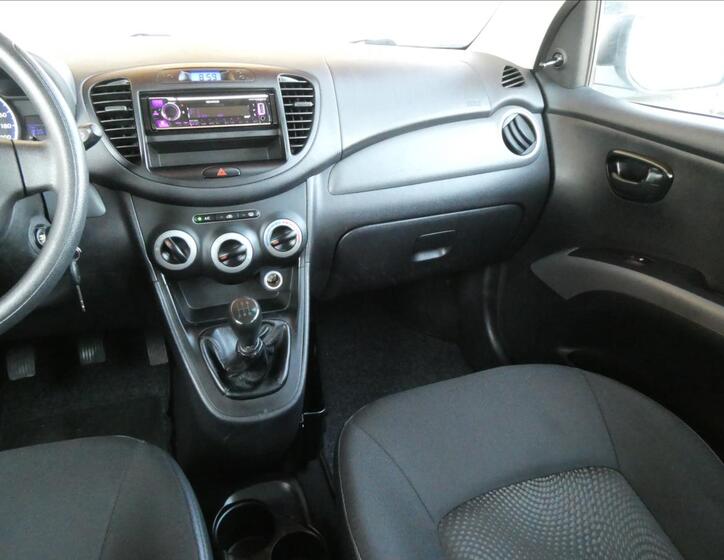 Hyundai i10 25