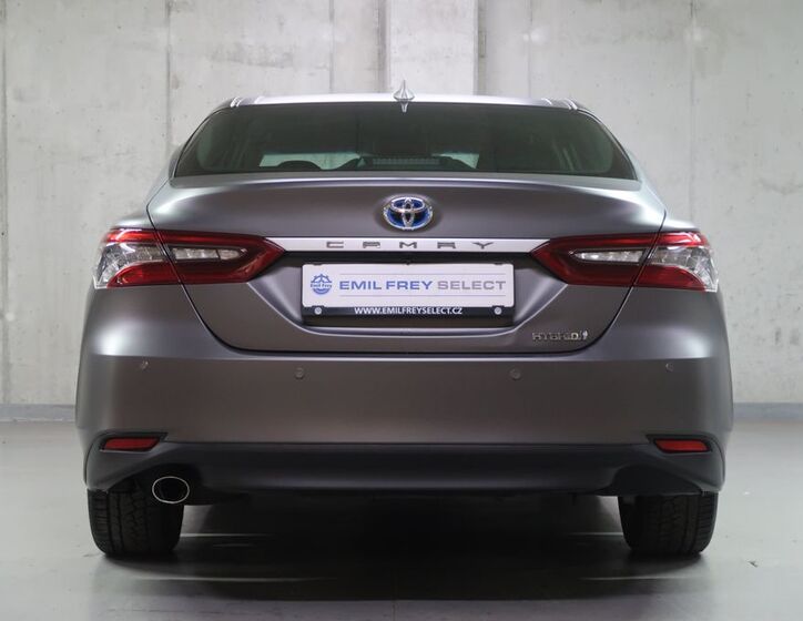 Toyota Camry 6