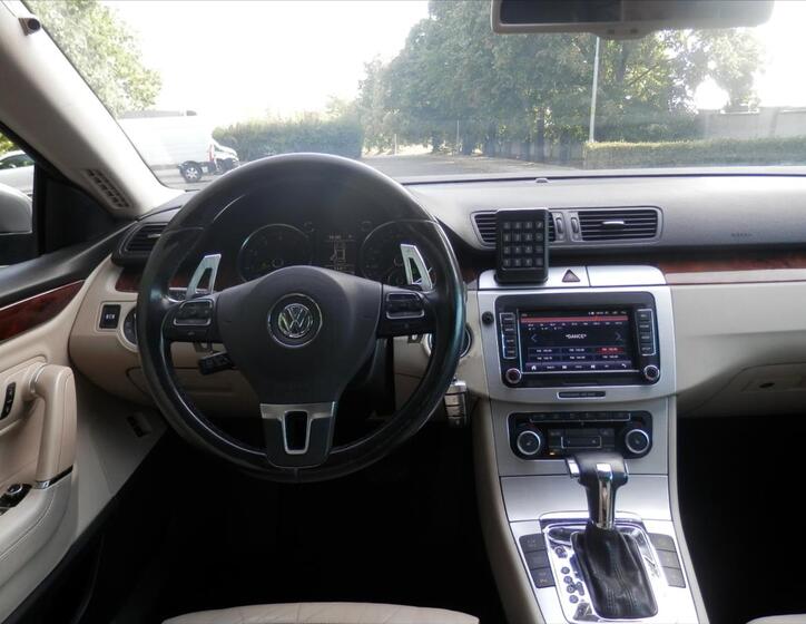 Volkswagen Passat CC 12