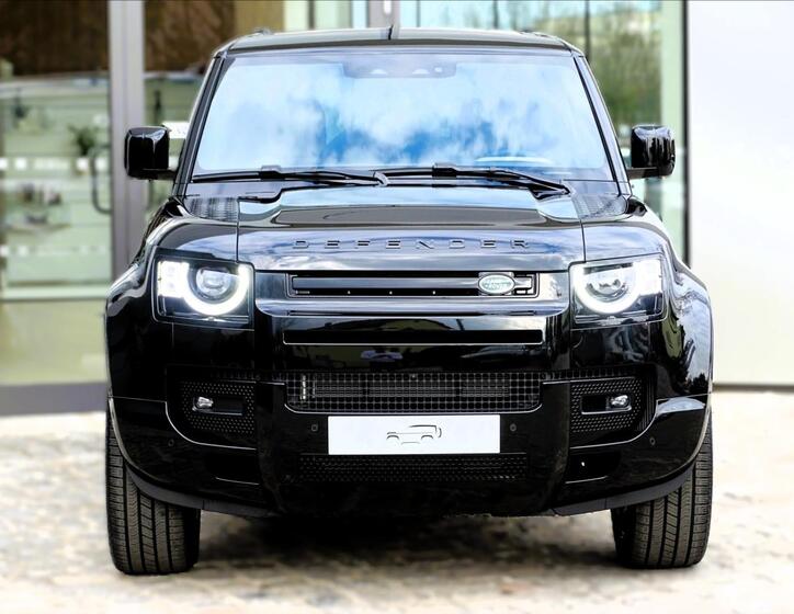 Land Rover Defender 5