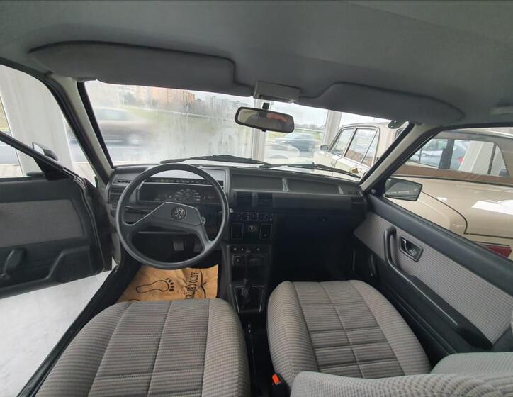 Peugeot 305 14