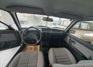 Peugeot 305 14