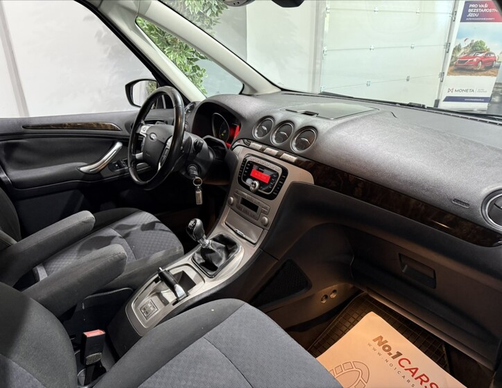 Ford Galaxy 15