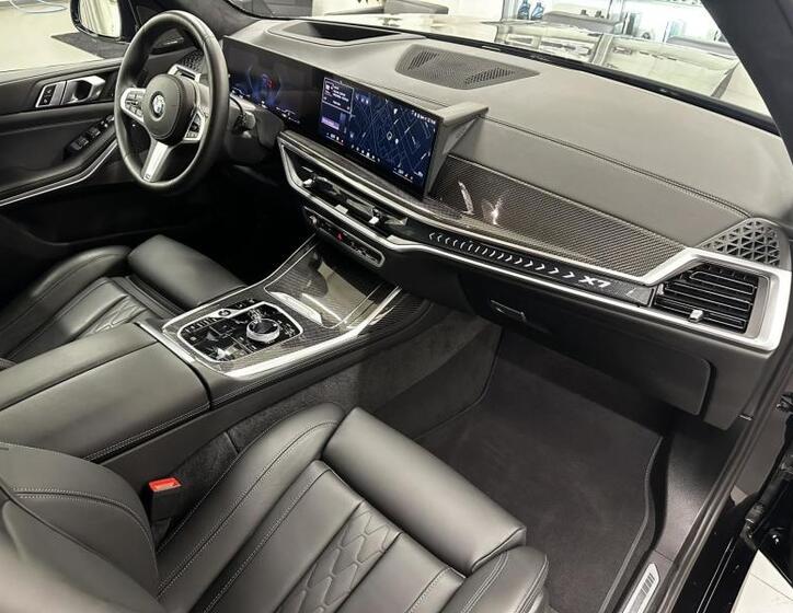 BMW X7 8
