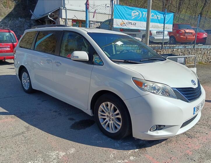 Toyota Sienna 16