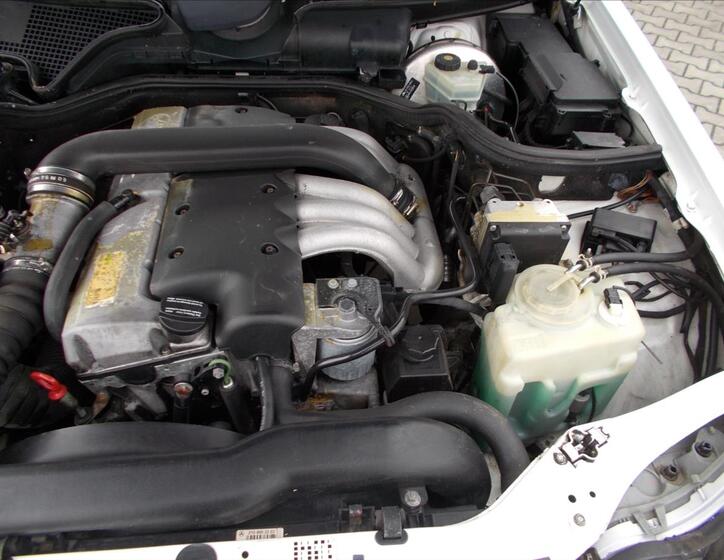 Mercedes-Benz Třídy E 27