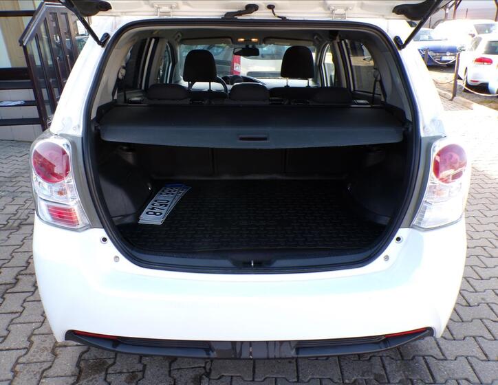 Toyota Verso 21