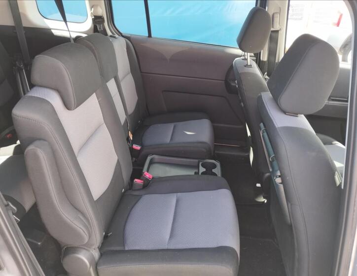 Mazda 5 9