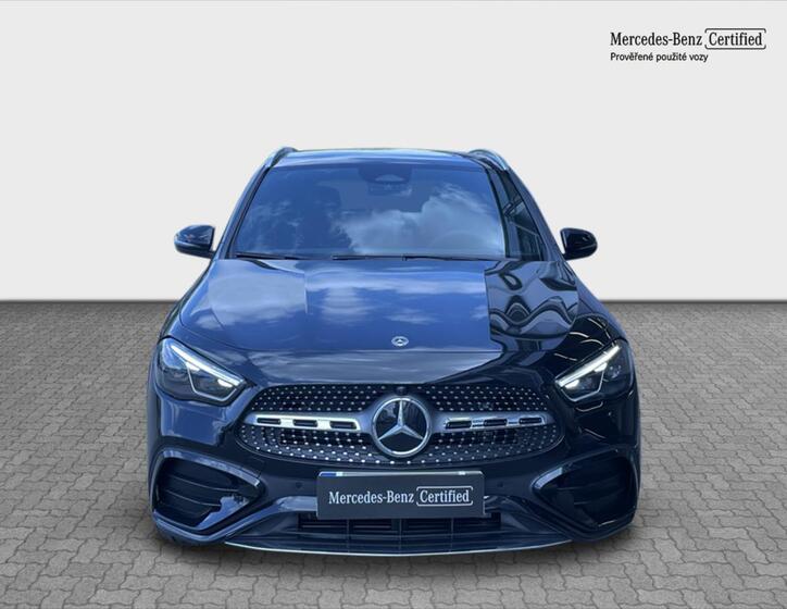 Mercedes-Benz GLA 8