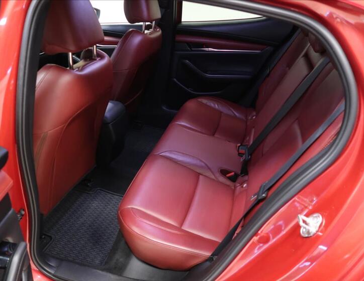 Mazda 3 8