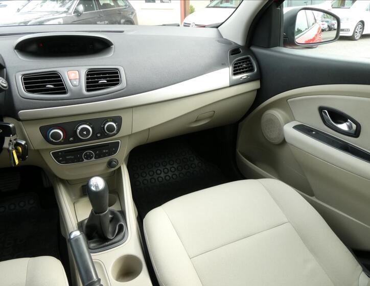 Renault Fluence 24