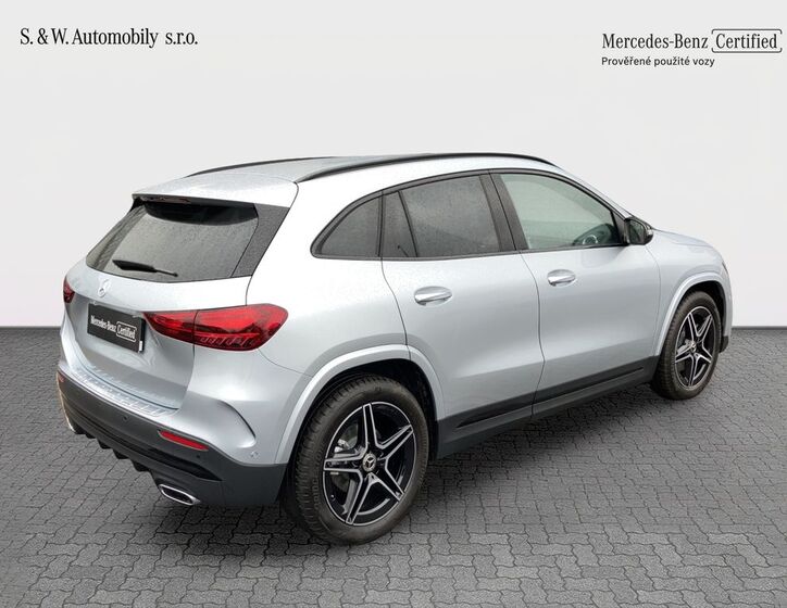 Mercedes-Benz GLA 8