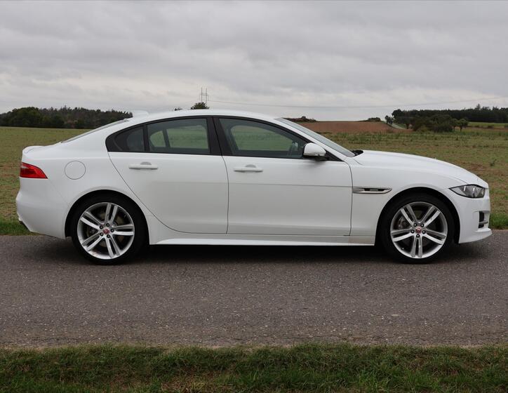 Jaguar XE 8