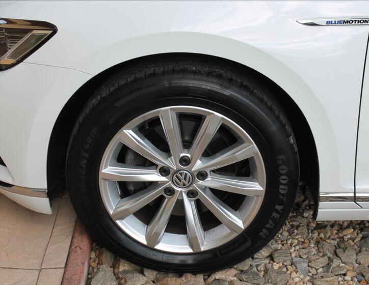 Volkswagen Passat 40