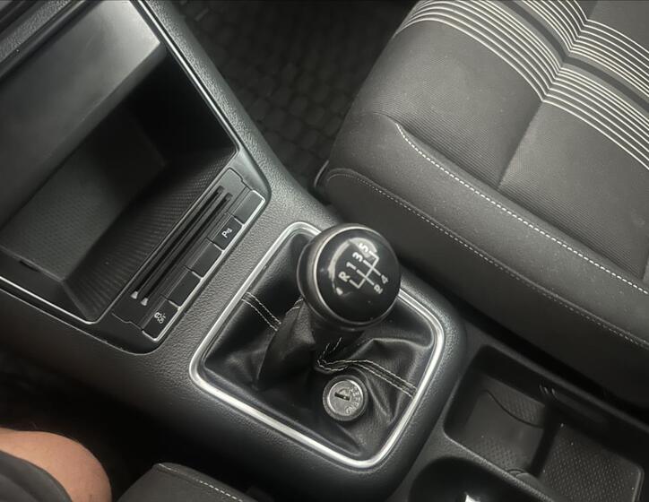 Volkswagen Golf 32