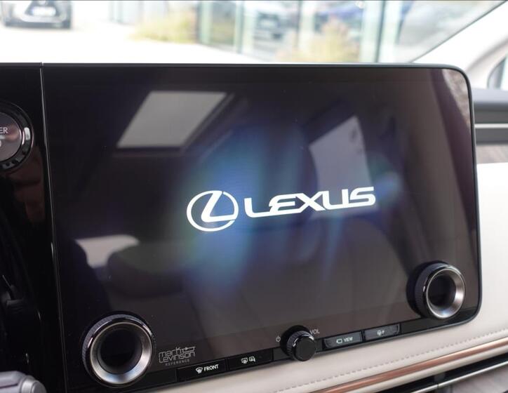 Lexus LM 350h 21