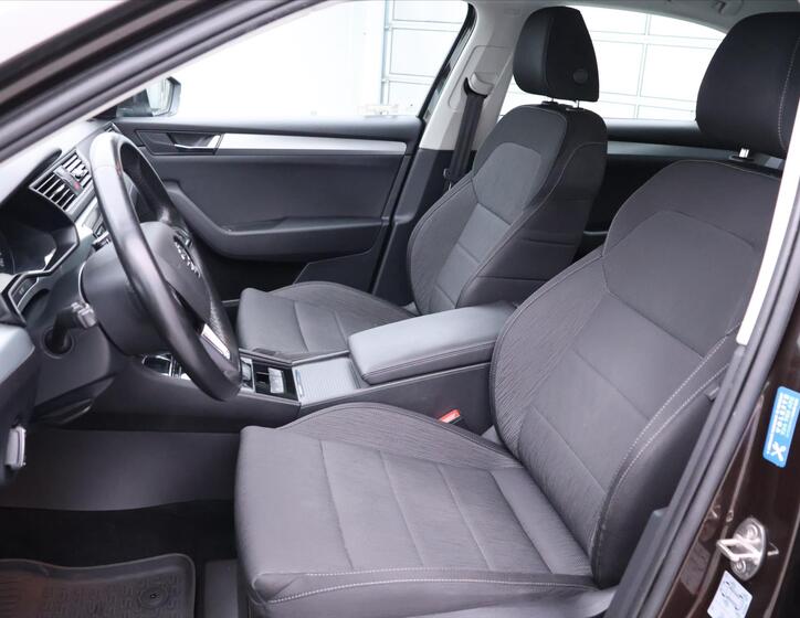 Škoda Superb 11